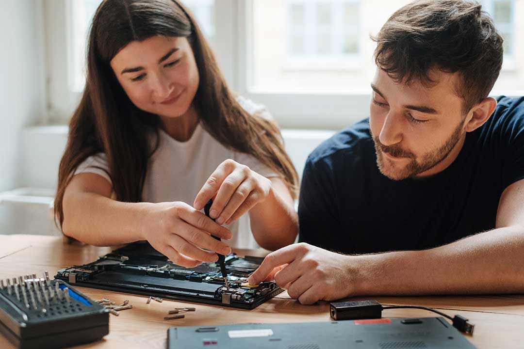 Mit Nachbar:innen kaputte Gegenstände reparieren
